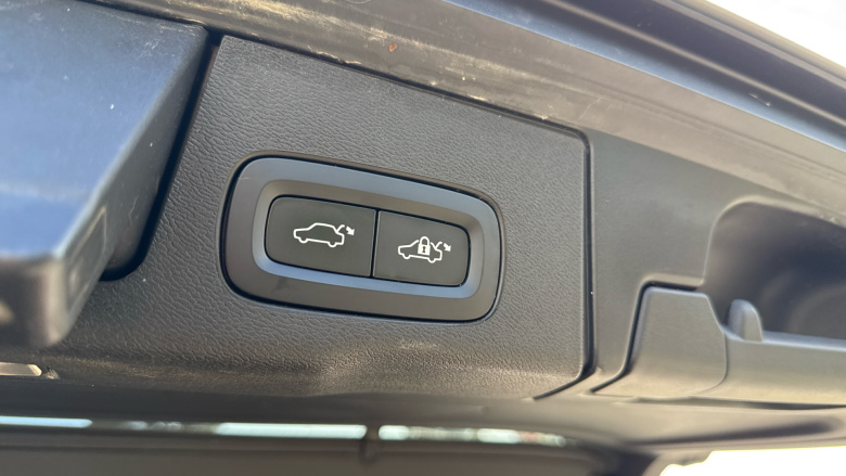 Volvo XC60 2.0 B4D Plus Dark 5dr AWD Geartronic Diesel Estate